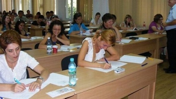 6.400 de profesori susțin examenul de definitivare în învățământ 6.400 de profesori susțin examenul de definitivare în învățământ