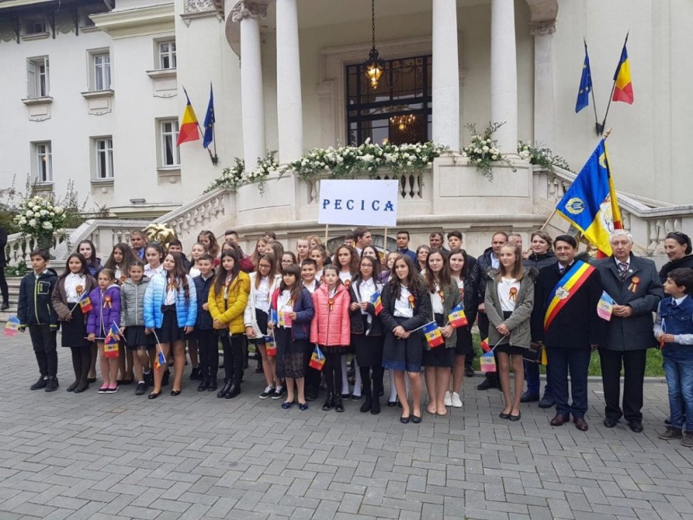 Foto Peste 40 De Tineri Din Pecica Prezenți La Nunta Principelui