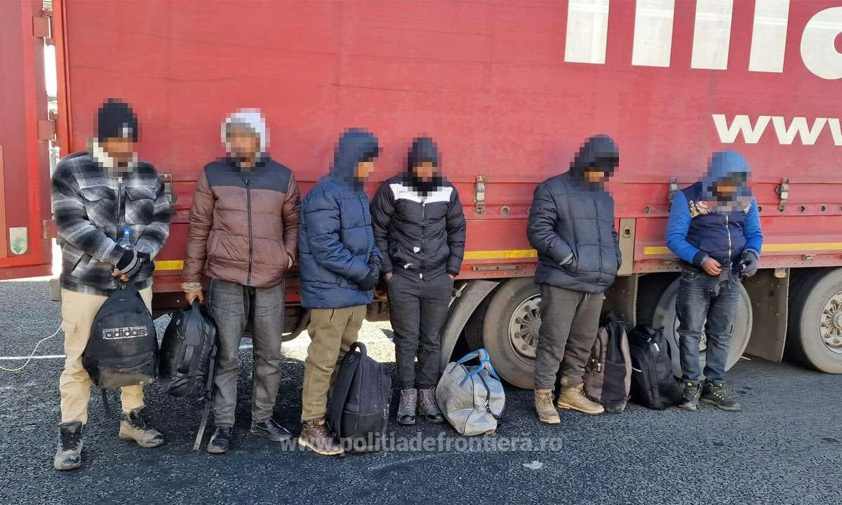 11 cetăţeni străini, depistați ascunși în două TIR-uri la Nădlac II