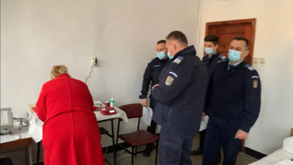 11 litri de sânge bleu-jandarm au ajuns în depozitul Centrului de Transfuzie Sanguină Arad