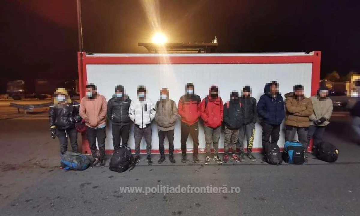 12 afgani au fost găsiţi într-un TIR încărcat cu încălţăminte, în vama Nădlac