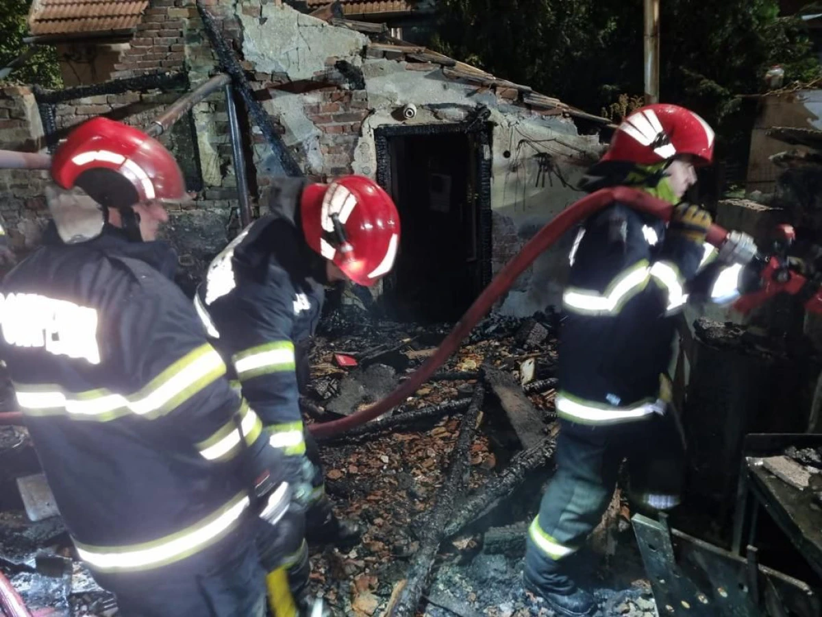12 incendii în ultimele 24 de ore