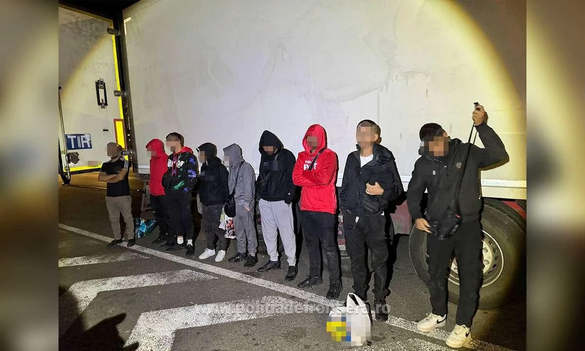 12 refugiați au fost găsiți în două TIR-uri, la Nădlac