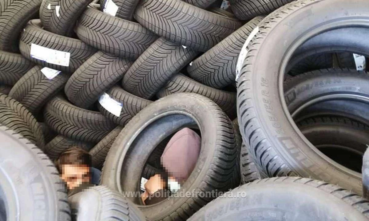 14 cetăţeni din Afganistan și Pakistan, depistați de poliţiştii de frontieră arădeni ascunși în trei automarfare