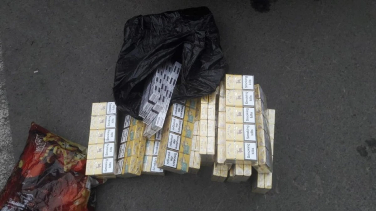 18 cartușe de țigări netimbrate, confiscate din Piața Mihai Viteazul