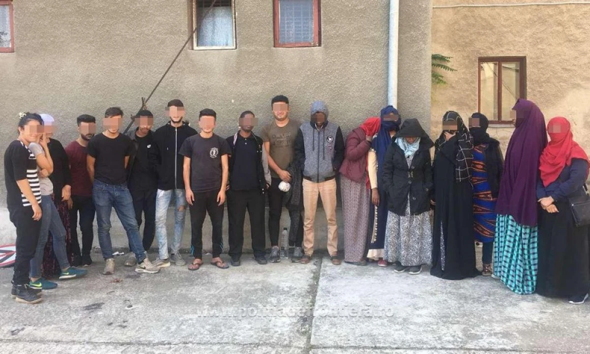 19 refugiați au încercat să iasă din România, ascunși în cutii de carton