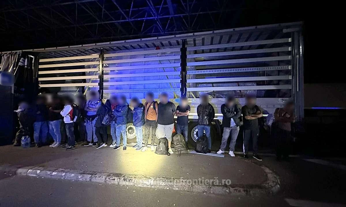 23 de cetățeni străini, ascunși într-un TIR încărcat cu boilere, la Nădlac II