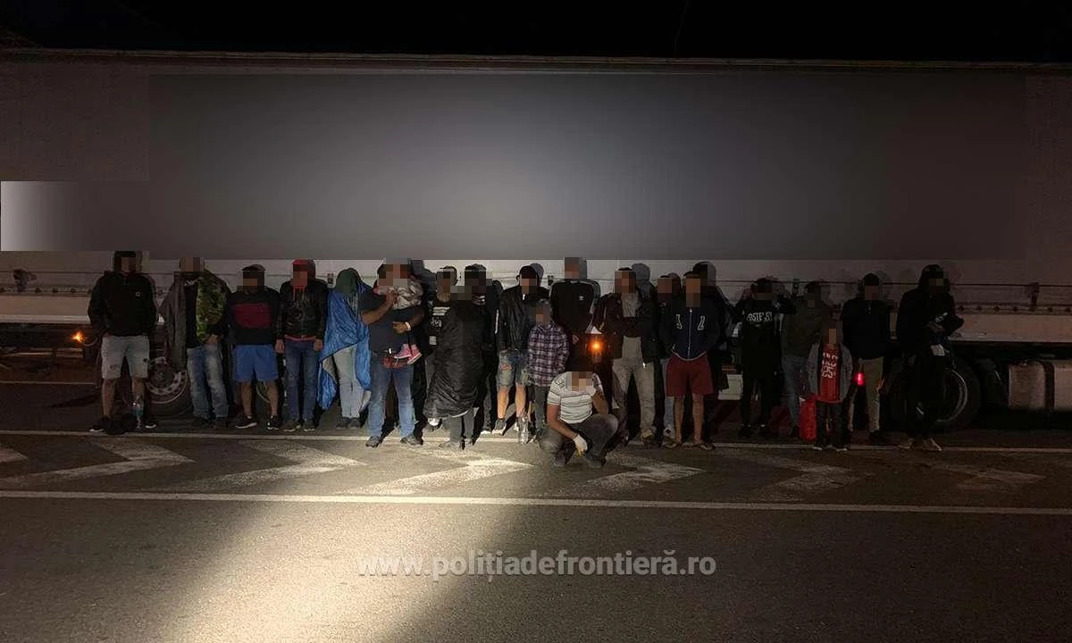 25 de refugiați au fost găsiți într-un automarfar încărcat cu piese auto, în vama Nădlac