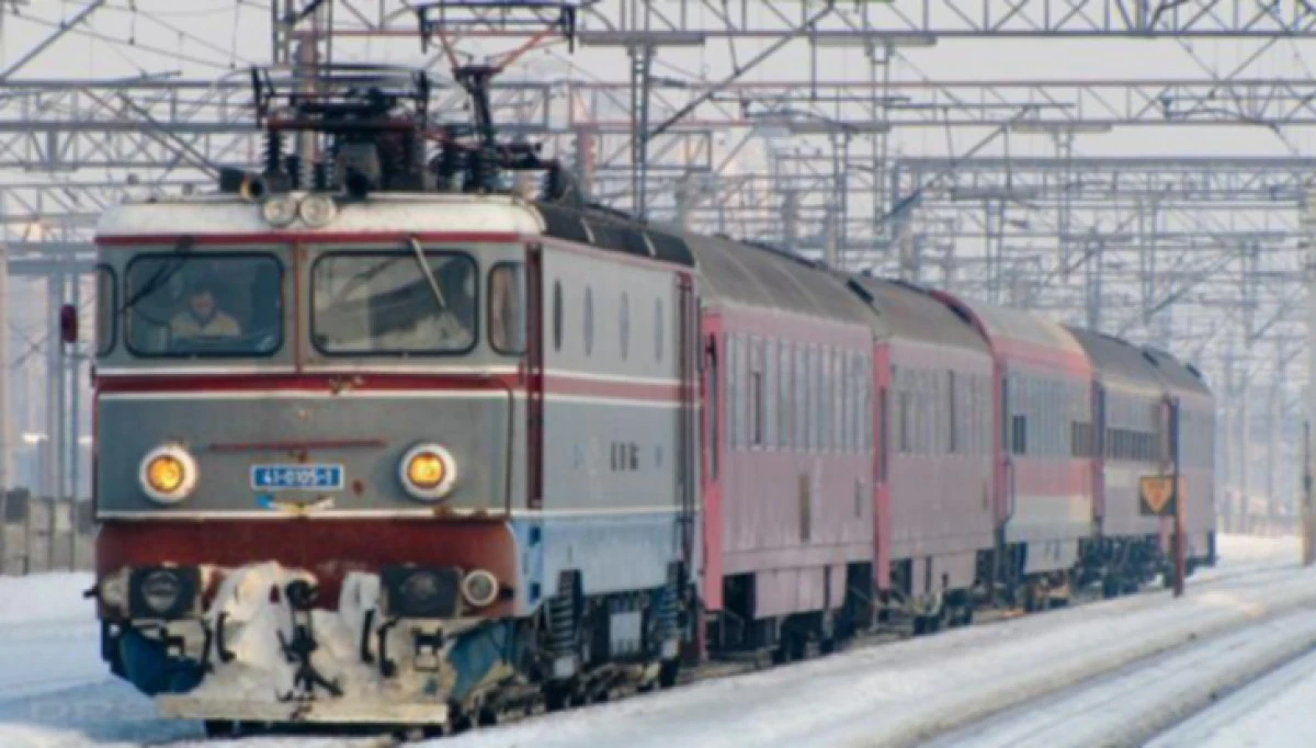 26 de trenuri anulate din cauza vremii rele, joi dimineaţă
