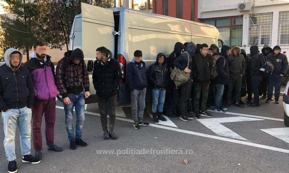 27 de refugiați au fost descoperiți într-un microbuz, la Nădlac