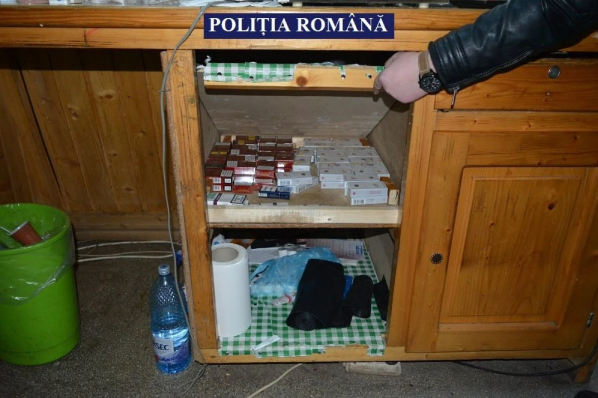 3.000 de țigarete, descoperite într-o ascunzătoare făcută într-un dulap