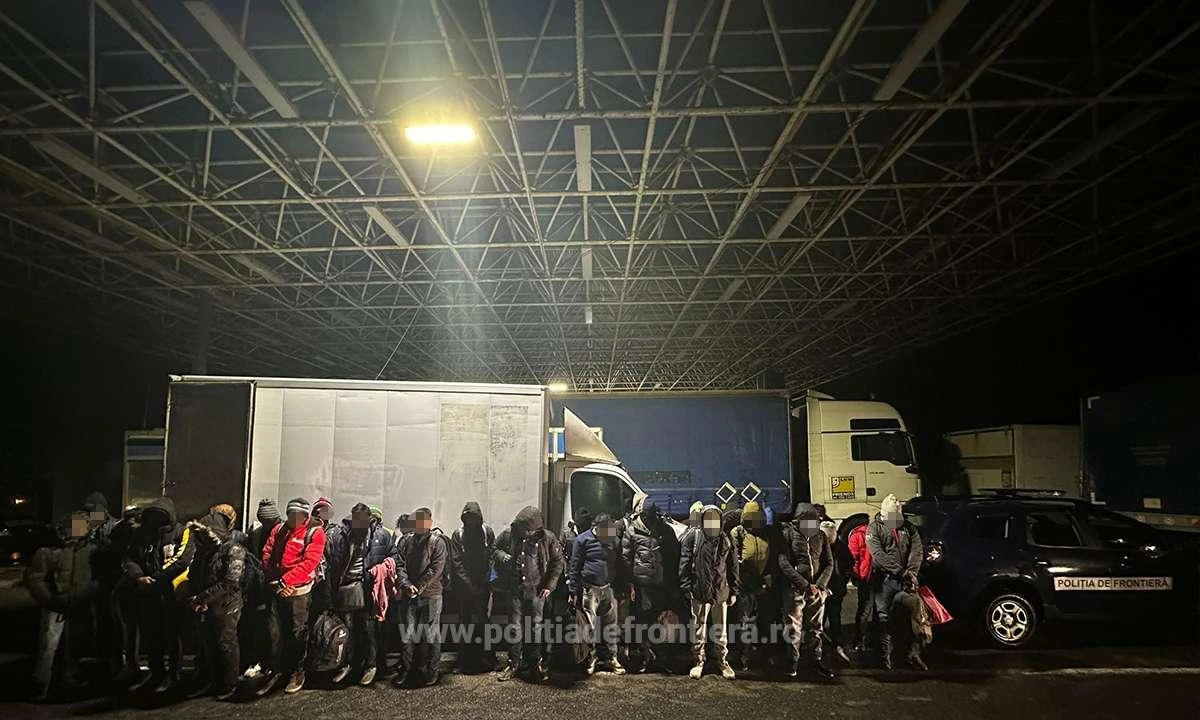 30 de cetăţeni din Bangladesh, depistați ascunși într-o autoutilitară, la Nădlac II