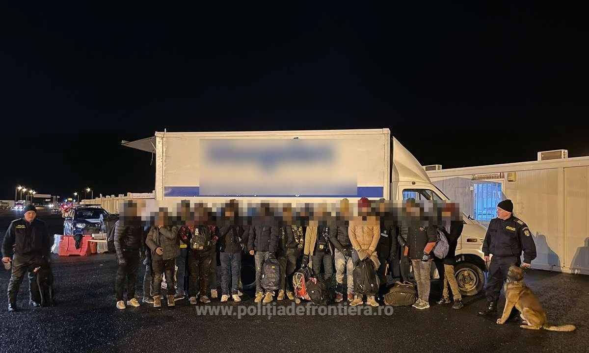 33 de migranți ascunși în două autoutilitare, depistați la P.T.F. Nădlac și Nădlac II