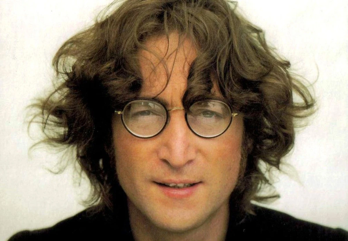 35.000 DE DOLARI, SUMA CU CARE A FOST CUMPARATA O SUVITA DIN PARUL LUI JOHN LENNON