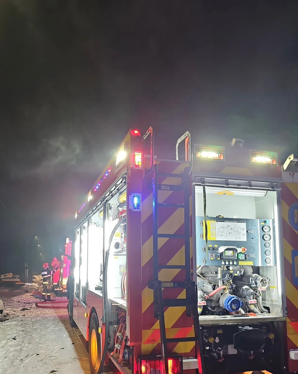 36 de intervenții în 24 de ore pentru pompierii arădeni. Patru incendii și 30 de misiuni SMURD