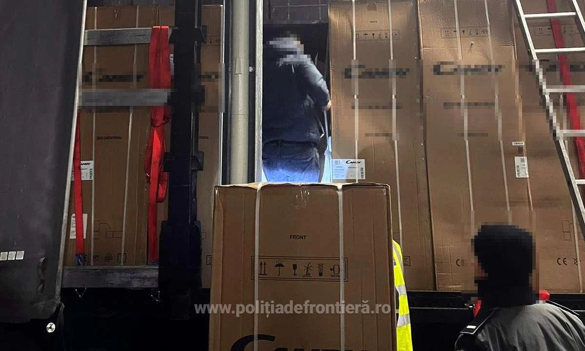 39 de refugiați, depistați ascunși în mijloace de transport la Nădlac II