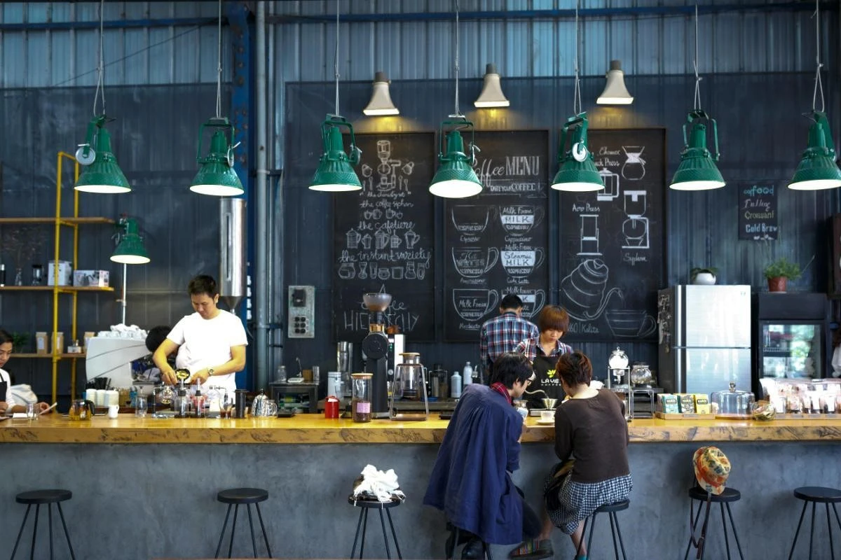 4 idei pentru a-ți transforma cafeneaua într-un local modern