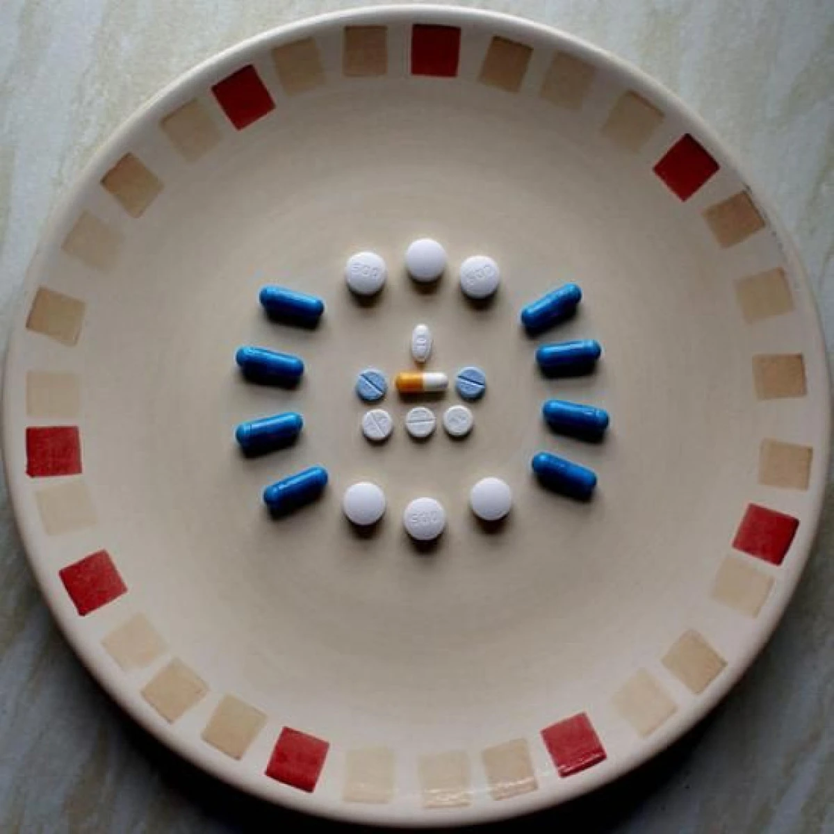 4 INTREBARI PE CARE SA LE PUI INAINTE SA IEI ANTIBIOTICE