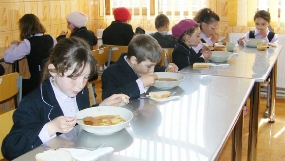 450 de elevi arădeni vor beneficia de programul ”Masa caldă”