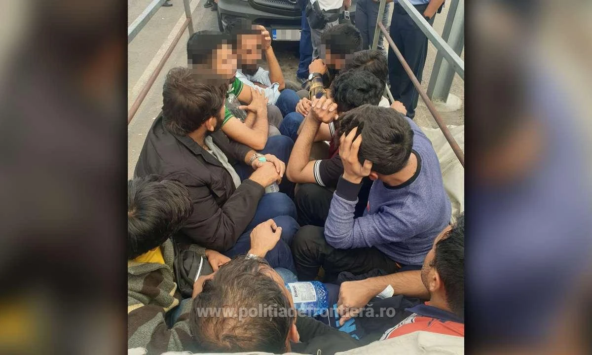 46 de refugiați au încercat să treacă frontiera ascunși în mijloace de transport