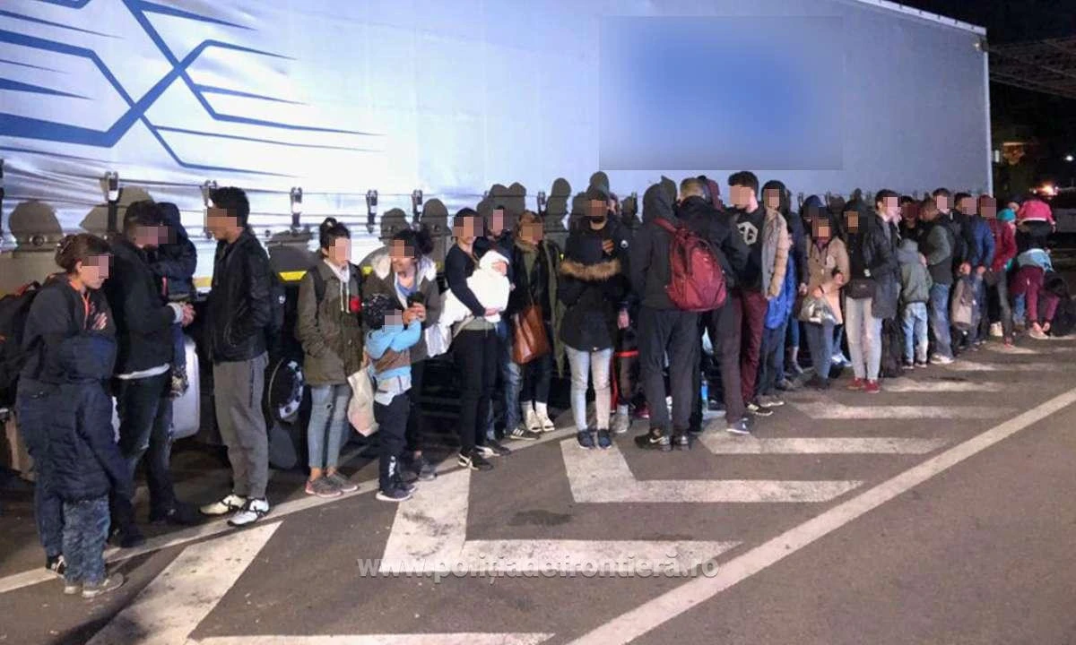 47 de migranți au încercat să treacă vama Nădlac ascunși într-un TIR