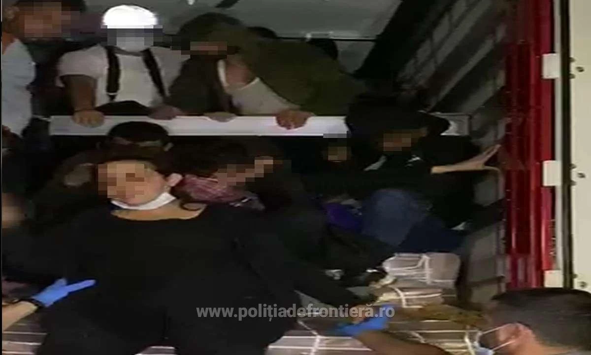 48 de refugiați au fost găsiți într-un TIR în vama Nădlac II