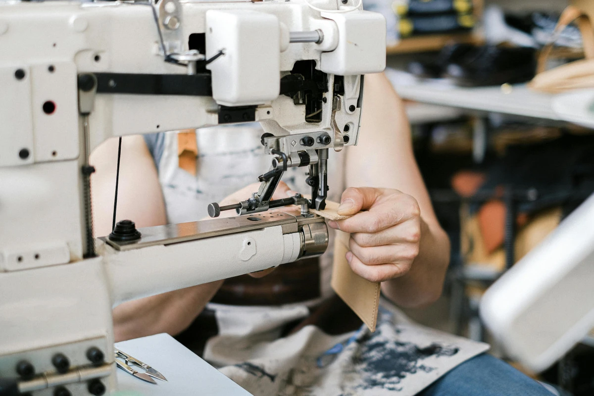 5 Accesorii esențiale pentru mașina de cusut industrială