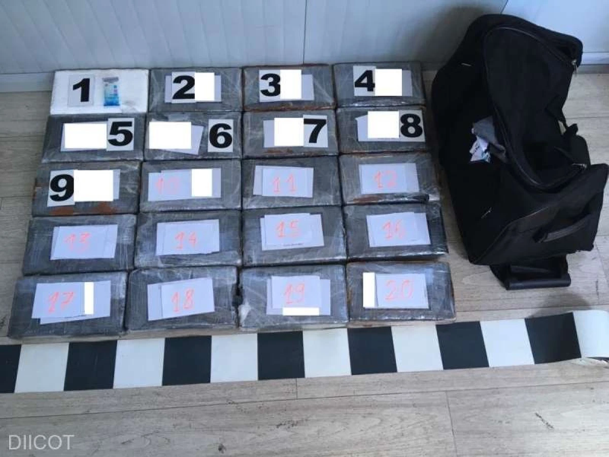5 tone de precursor de heroină și 20 de kg de cocaină pură, descoperite în Vama Nădlac