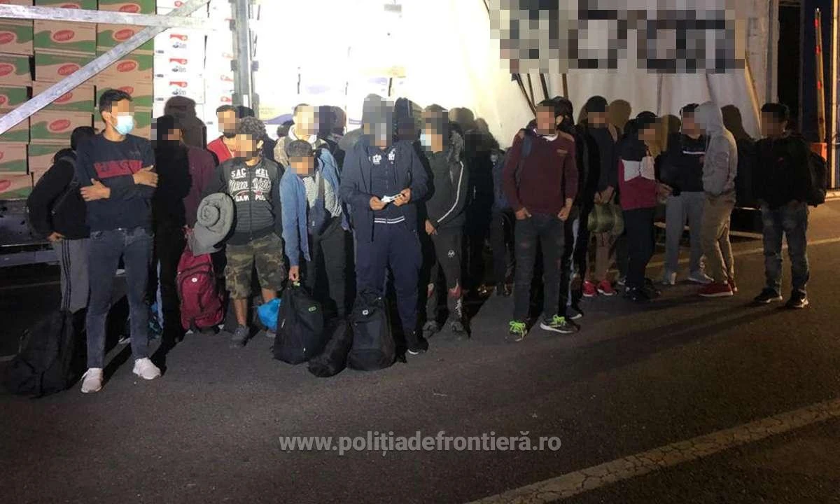 52 de persoane din Siria şi Palestina, depistate ascunse în două mijloace de transport la P.T.F. Nădlac II   