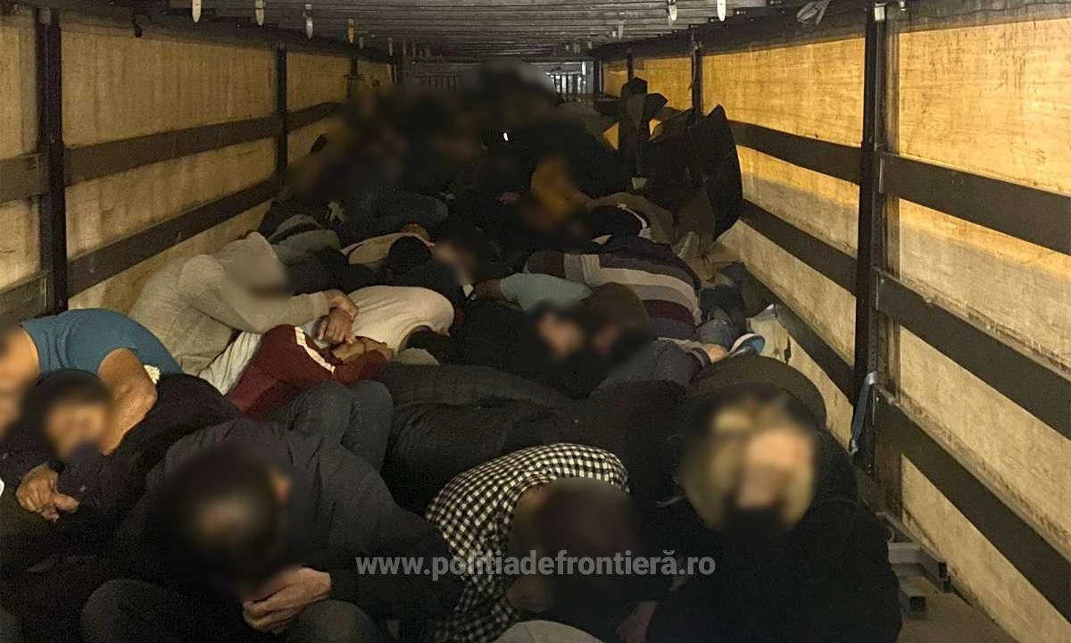 52 de refugiați, depistaţi într-un automarfar. Intenţionau să treacă fraudulos frontiera