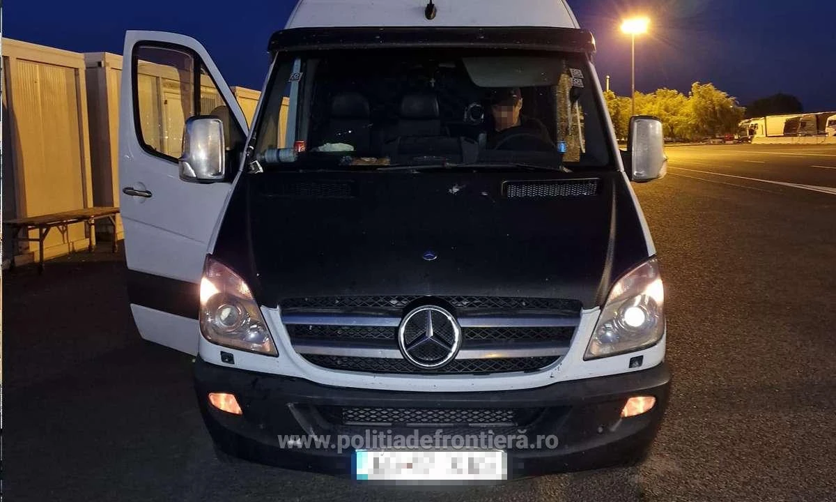 53 de cetăţeni străini, depistați ascunși în mijloace de transport, la frontiera cu Ungaria