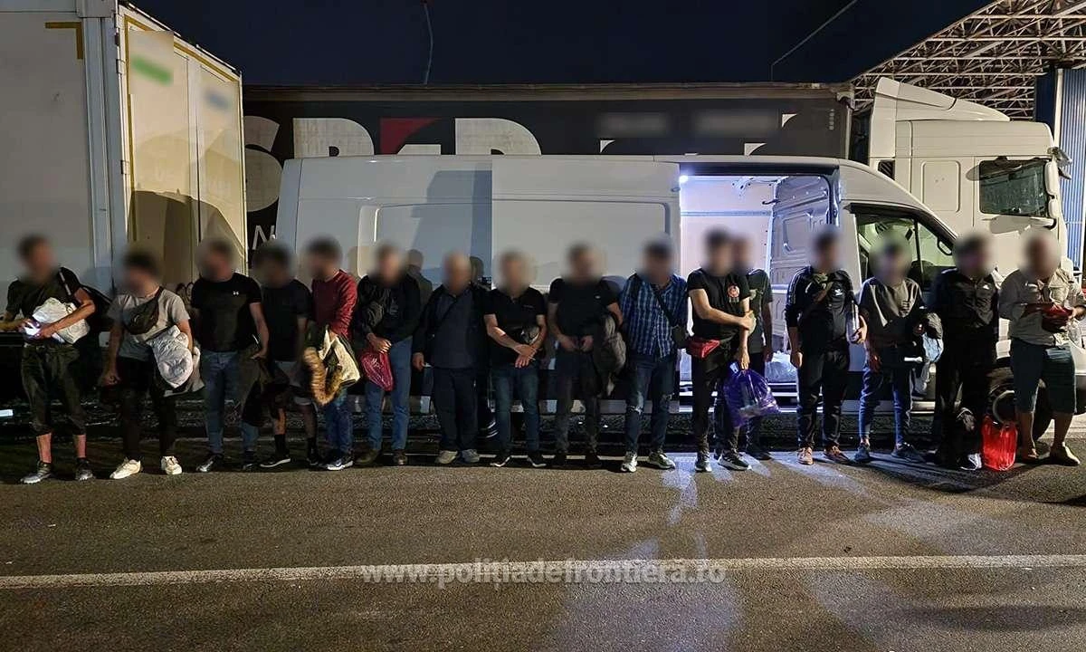 56 de cetăţeni străini, depistați ascunși printre paleţi cu vin şi pervazuri, la Nădlac