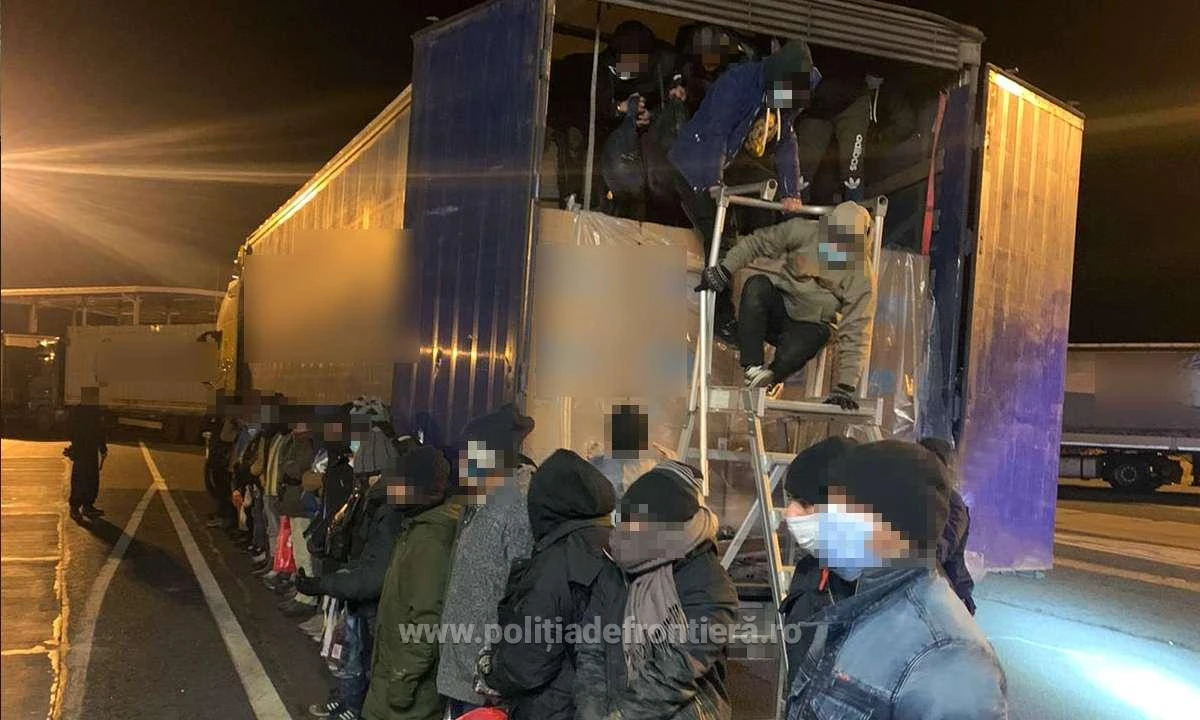56 de cetăţeni străini depistaţi de poliţiştii de frontieră arădeni, ascunşi în mijloace de transport
