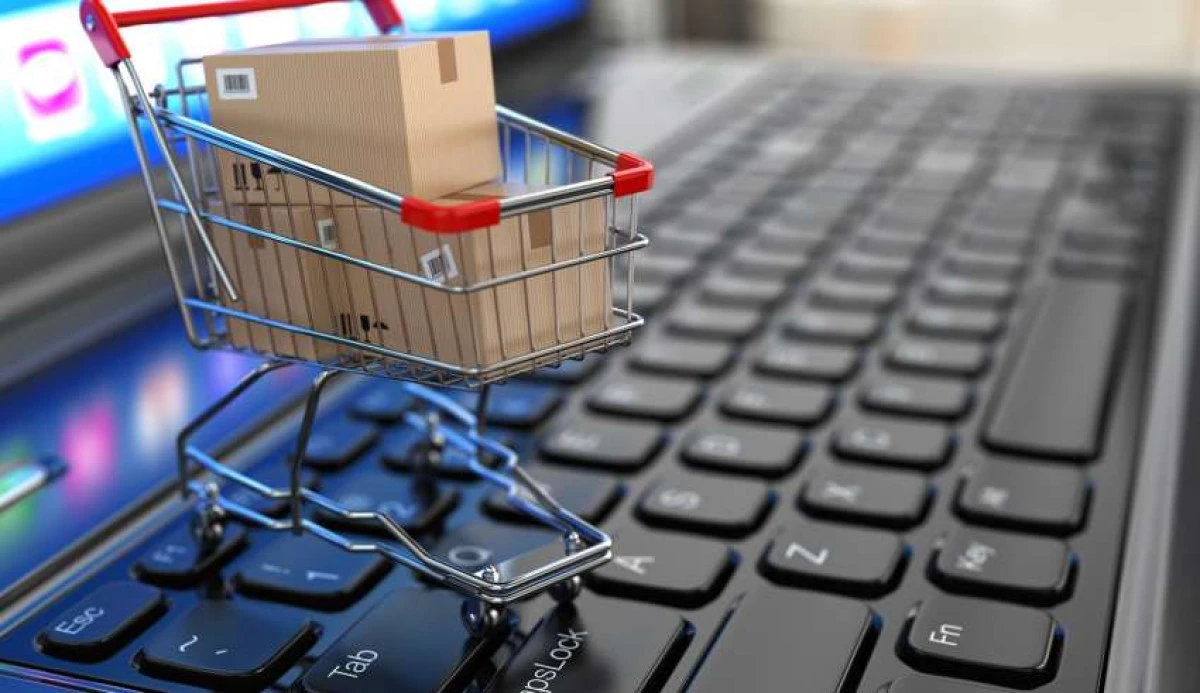 6 din 10 români fac cumpărături online în timpul orelor de program