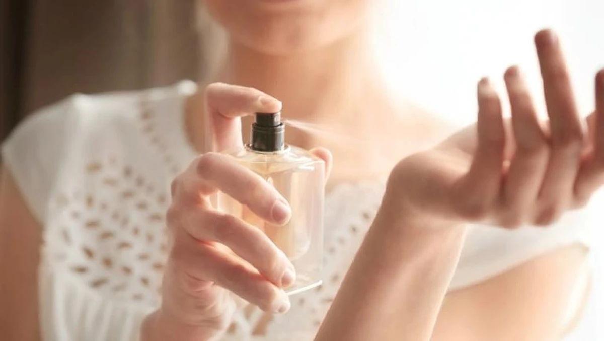 6 trucuri ca parfumul tău să reziste o zi întreagă