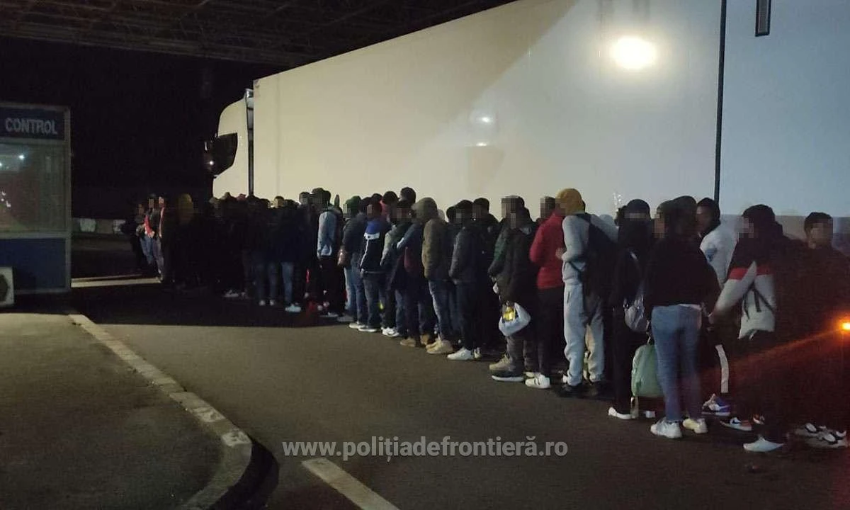 67 cetățeni străini au fost depistați ascunși într-un TIR, la PTF Nădlac II