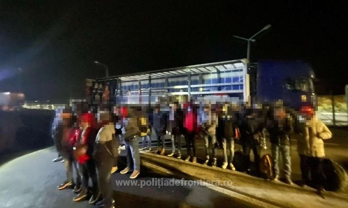 67 de cetăţeni străini ascunși în două mijloace de  transport,  depistați de polițiștii de frontieră de la Nădlac II