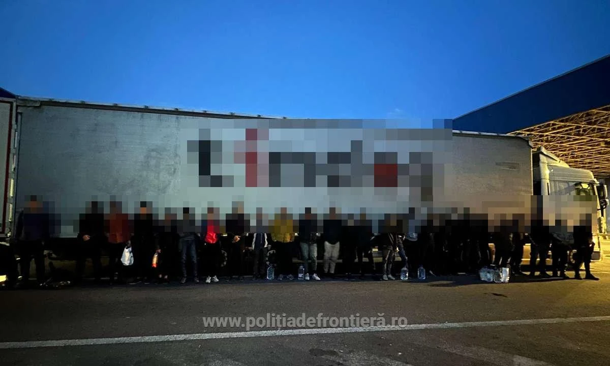 72 de cetățeni străini depistați ascunși în două TIR-uri si un microbuz