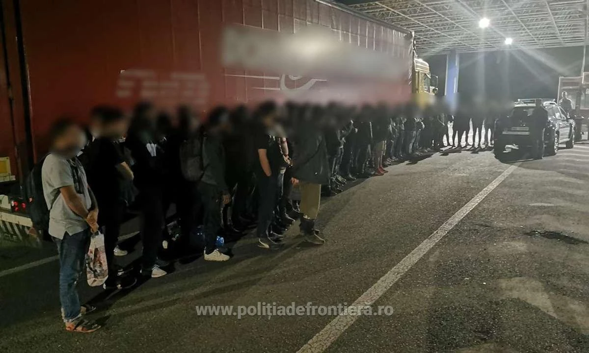 72 de migranți au încercat să treacă frontiera ascunși în TIR-uri, în ultimele 24 de ore