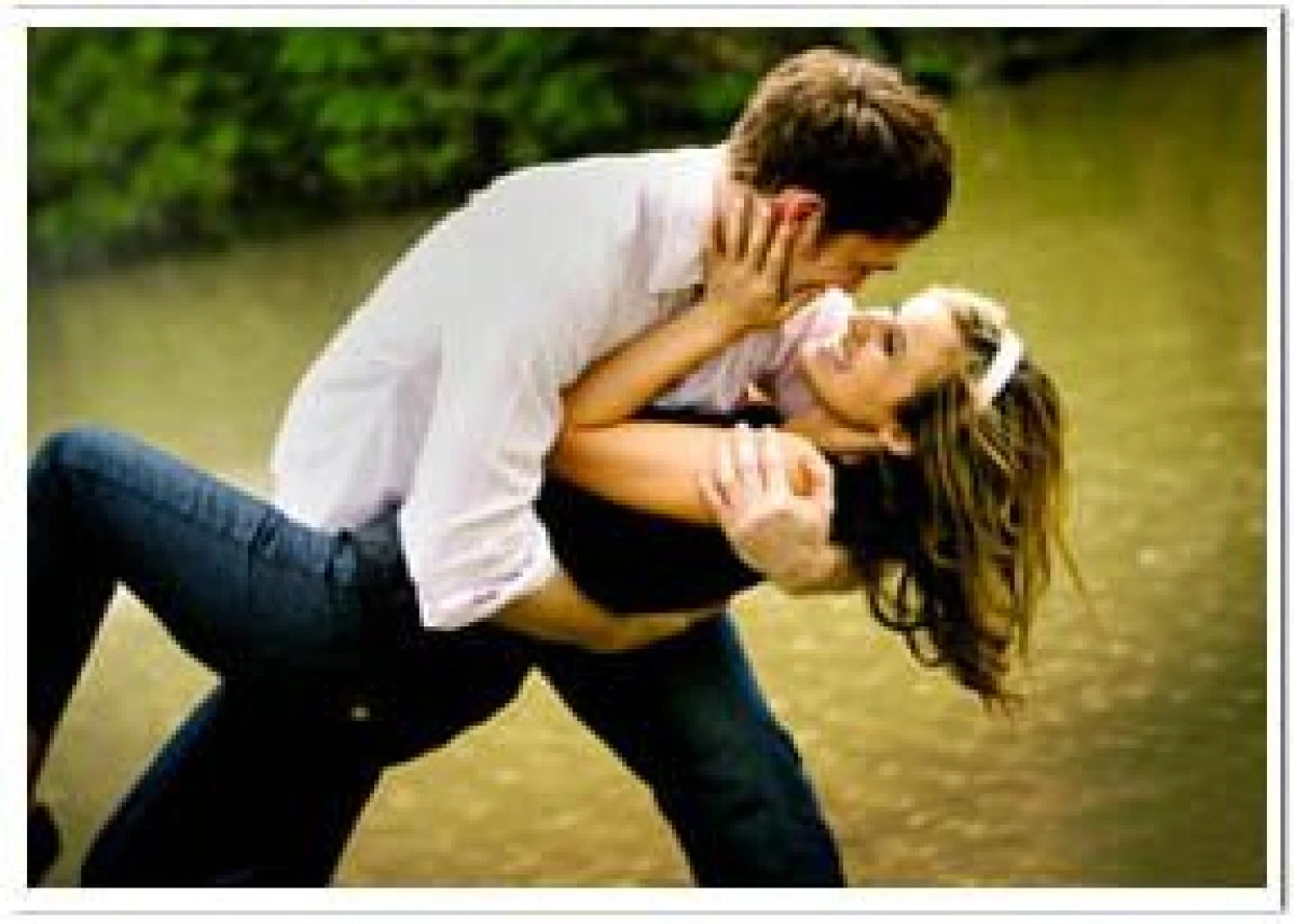 8 MISCARI FEMININE PE CARE BARBATII LE ADORA