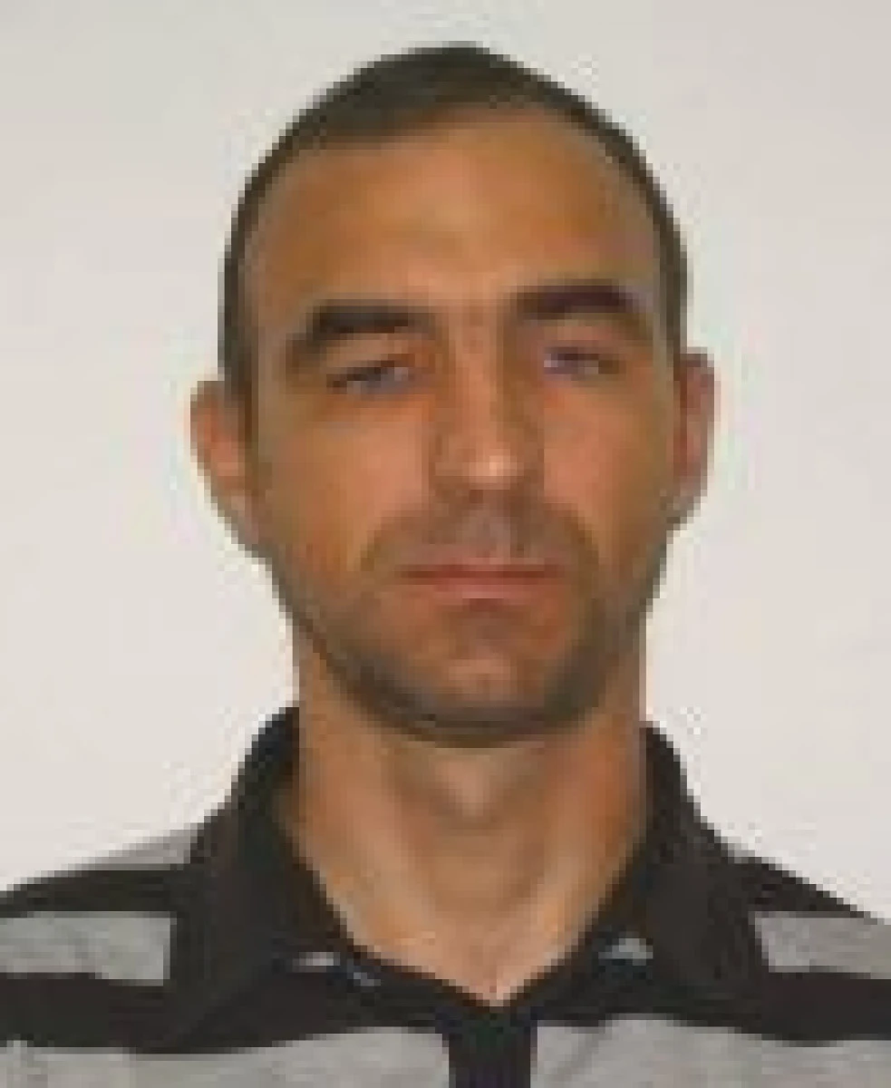 A dispărut de la domiciliu. Dacă-l vedeți, sunați la 112