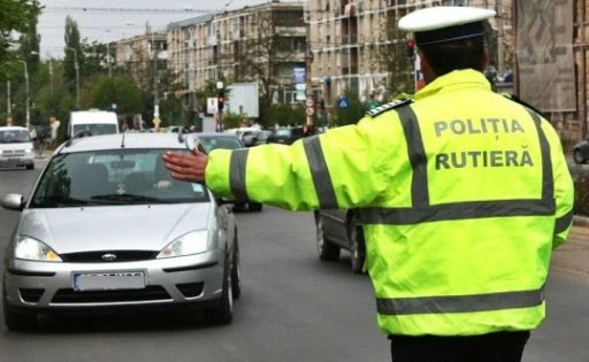 A ignorat semnalele polițiștilor și nu s-a oprit până în propria curte