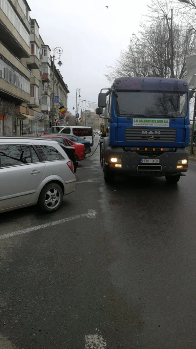 A început acţiunea „Străzi curate”, dar pline de gropi