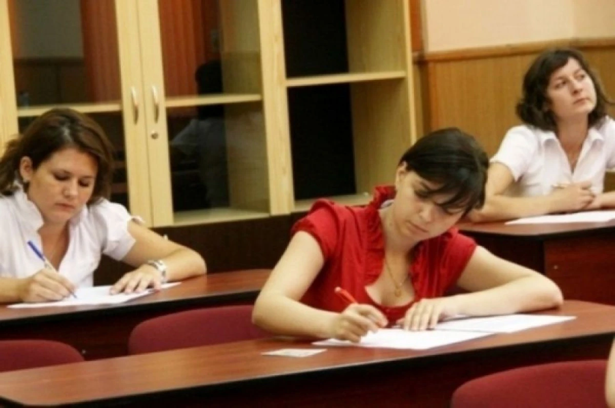 A ÎNCEPUT CONCURSUL PENTRU DIRECTORII DE ȘCOLI. ASTĂZI, PROBA SCRISĂ