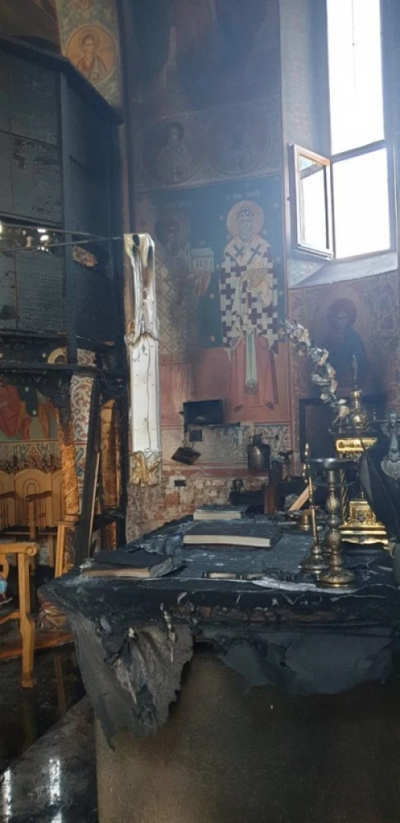 A luat foc Biserica ortodoxă din Gai. Pompierii s-au luptat o oră cu flăcările