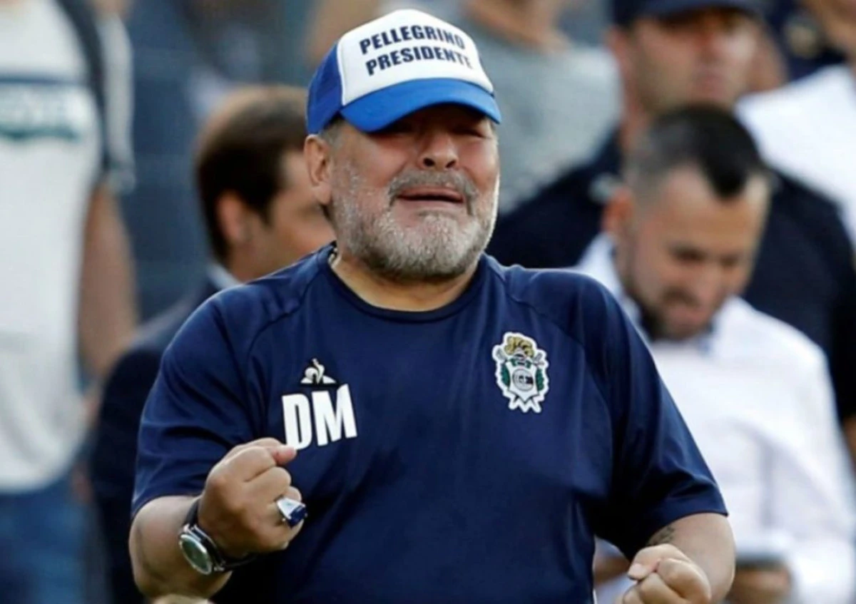 A murit marele fotbalist Diego Maradona!