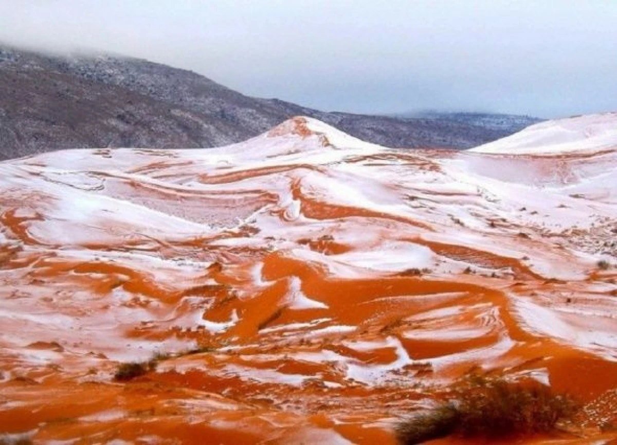 A nins în Sahara! Vezi de câte decenii nu s-a mai întâmplat acest lucru