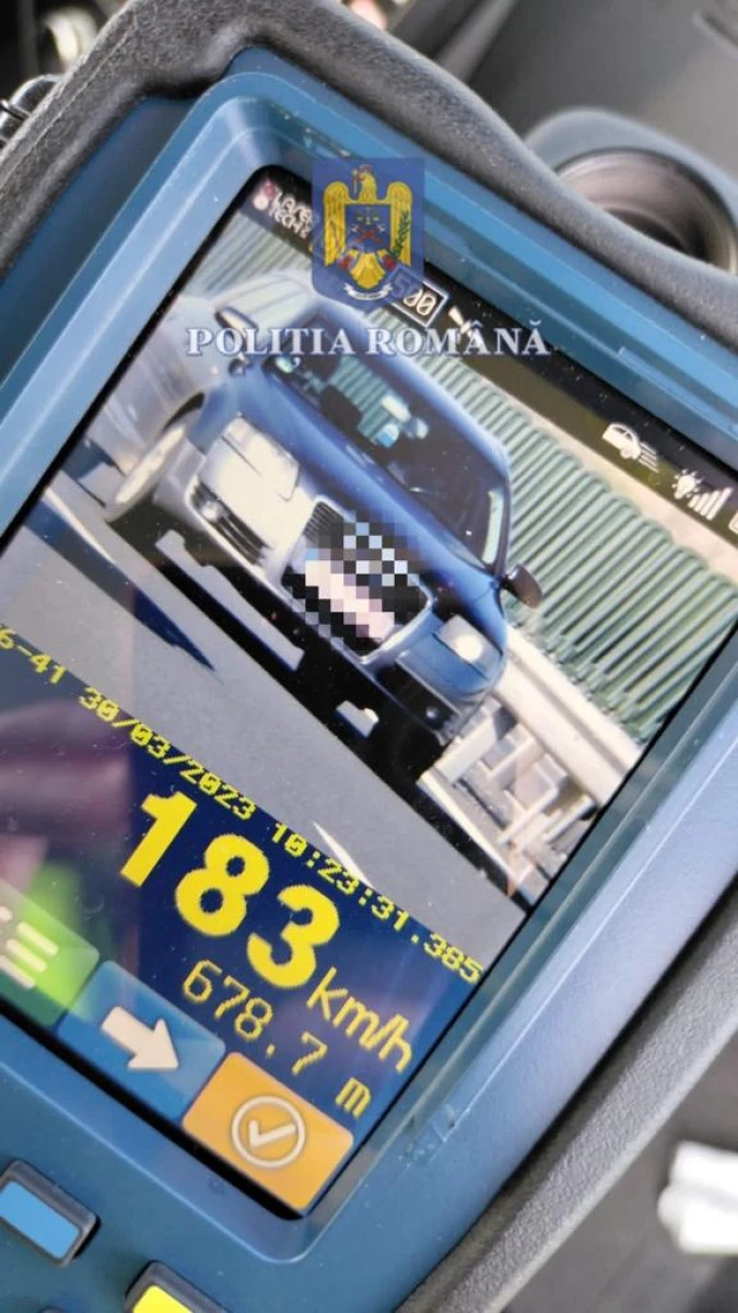 A rămas trei luni fără permis, după ce a fost prins cu 183 km/h pe autostradă