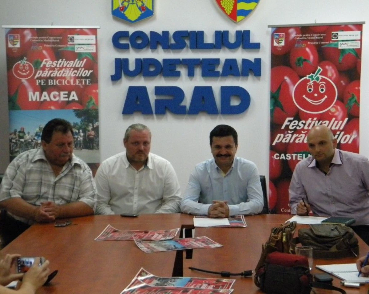 A SASEA EDITIE A FESTIVALULUI PARADAICILOR, IN WEEKEND, LA MACEA