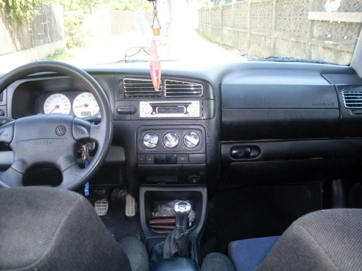 A SUSTRAS UN AUTOTURISM NEINMATRICULAT SI L-A CONDUS FARA A DETINE PERMIS